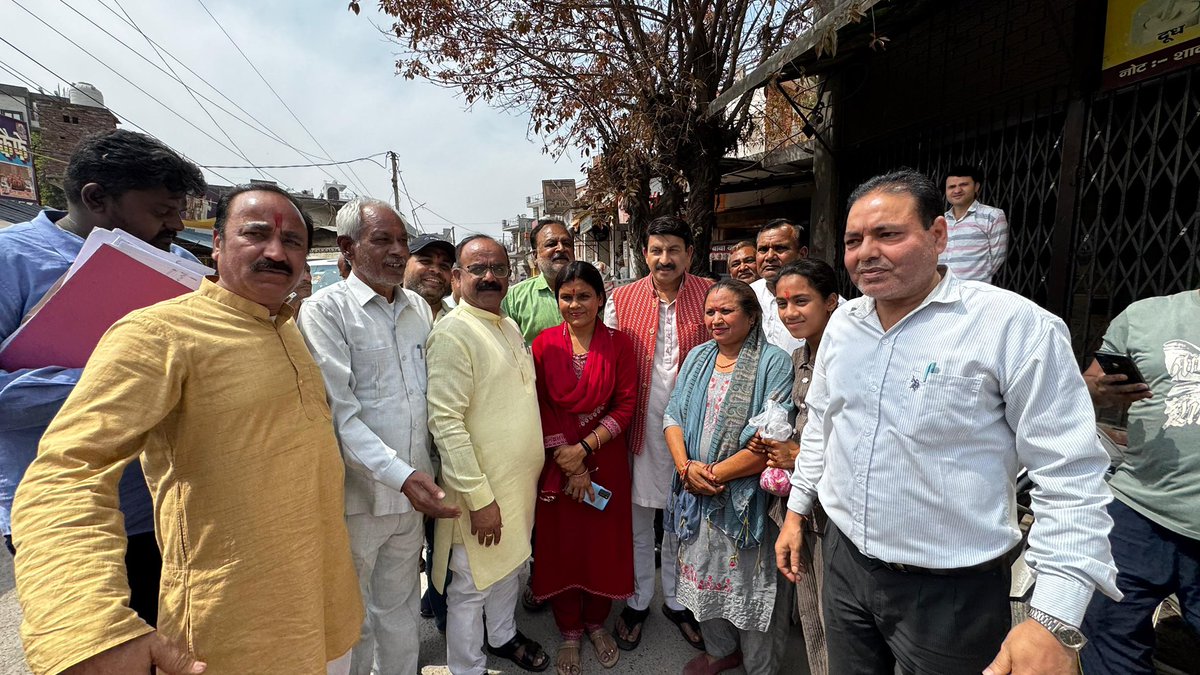 आज नॉर्थ ईस्ट दिल्ली लोकसभा क्षेत्र के करावल नगर स्थित कालीघाट-घटा रोड के निर्माण कार्य का निरीक्षण किया।

निर्माण कार्य की गुणवत्ता और प्रगति का जायजा लेते हुए संबंधित अधिकारियों को आवश्यक दिशा-निर्देश दिए, ताकि कार्य समयबद्ध एवं उच्च गुणवत्ता के साथ पूर्ण हो सके।

जनता को बेहतर