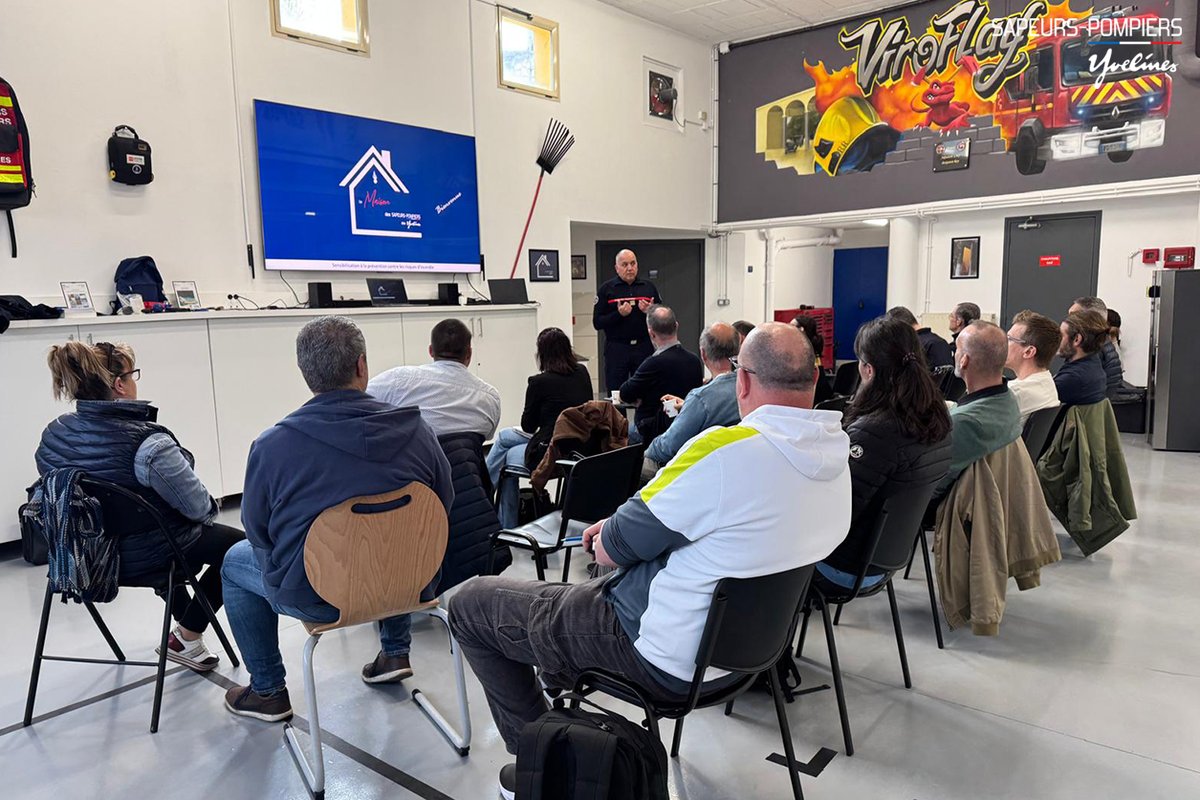 pompiers78's tweet image. #Prévention | Les @pompiers78 et la @PoliceNat78  renforcent ensemble la prévention incendie 🔥🤝

Ce 24 mars, les #pompiers78 ont accueilli des policiers des Yvelines à la Maison des Sapeurs‑pompiers pour une après‑midi dédiée aux bons réflexes à adopter lors des contrôles