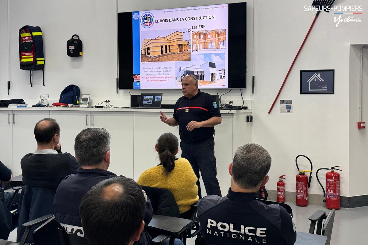 pompiers78's tweet image. #Prévention | Les @pompiers78 et la @PoliceNat78  renforcent ensemble la prévention incendie 🔥🤝

Ce 24 mars, les #pompiers78 ont accueilli des policiers des Yvelines à la Maison des Sapeurs‑pompiers pour une après‑midi dédiée aux bons réflexes à adopter lors des contrôles