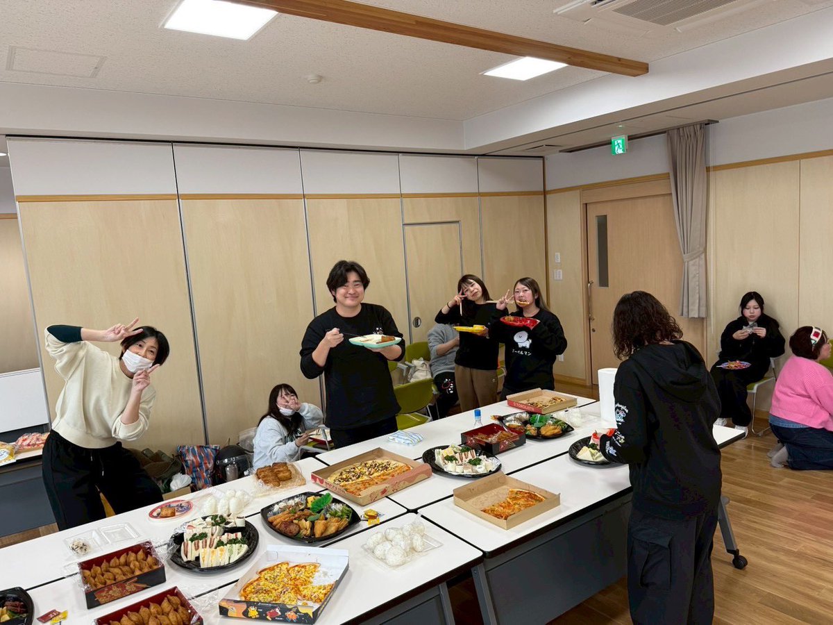 saihu_K's tweet photo. 2026.03.22(日)

みなさん、こんにちは✨
先日は、【彩風 お楽しみ会】
をしました◎!!

みんなでワイワイと美味しくご飯を食べたり🍚
レクレーションをして、メンバーのことをさらに知れたり…🫶

と楽しい時間を過ごすことができました☺️

#KOUGA彩風舞人 #滋賀県 #甲賀市 #よさこい #趣味 https://t.co/6MQ0mjPfBA