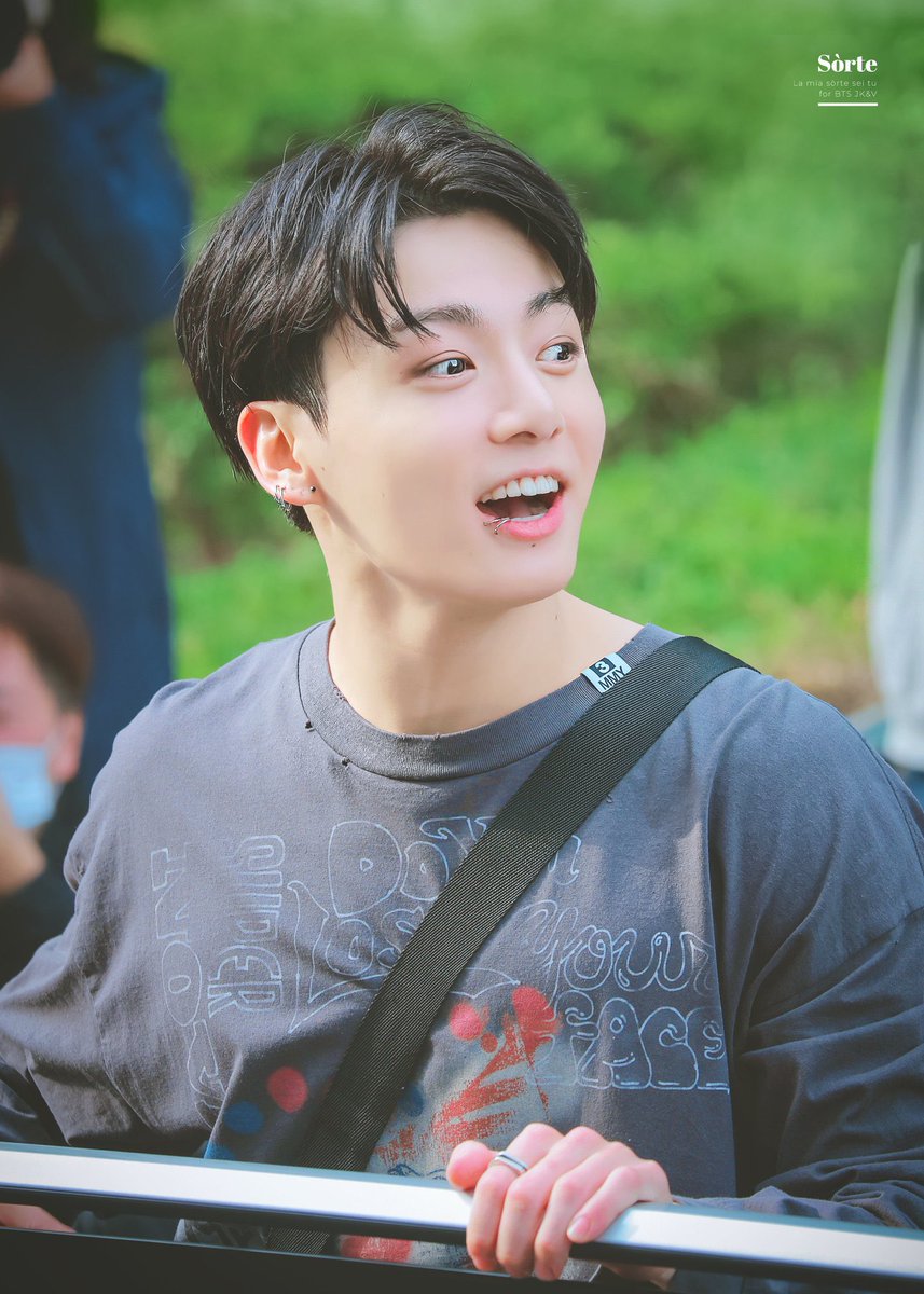 WE LOVE YOU JUNGKOOK- ̗̀ ꪔ̤  ̖́-

いつだってそばにいるよ°・*:.。.☆

I'll do my best to support 
"#StandingNextToYou" sung by #Jungkook of #BTS.(<a href="/BTS_twt/">방탄소년단</a>)