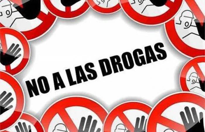 RafelAngelGonz1's tweet photo. La familia cubana es la primera trinchera contra las adicciones. Eduquemos en valores, fomentemos el sano esparcimiento y actuemos con #ToleranciaCero ante las drogas. Protejamos a los nuestros. #NoALasDrogas 🇨🇺 #ContraLasDrogasSeGana https://t.co/vBAtouk04Z