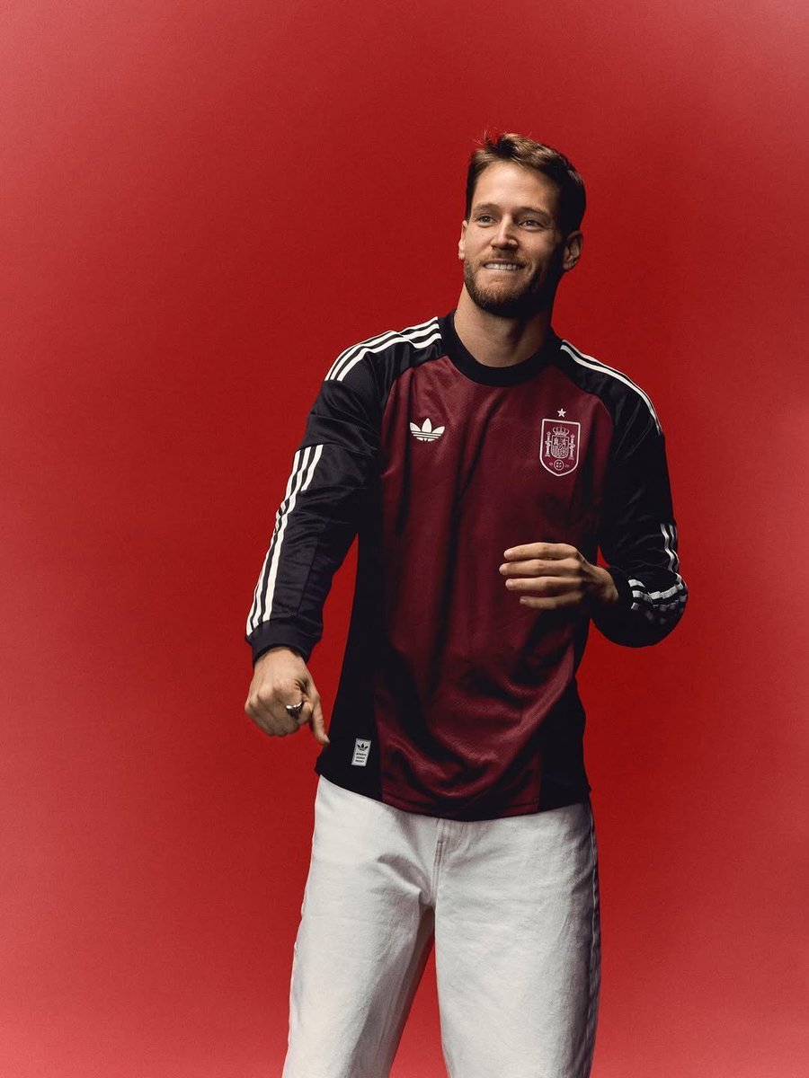 FPL_sieltam's tweet photo. NEW SPAIN GK JERSEY FOR WORLD CUP 2026. 🇪🇸😍🔥

@Jerseyforum @frdftw #VamosEspaña