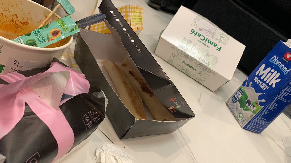 er ౨ৎ tweet media