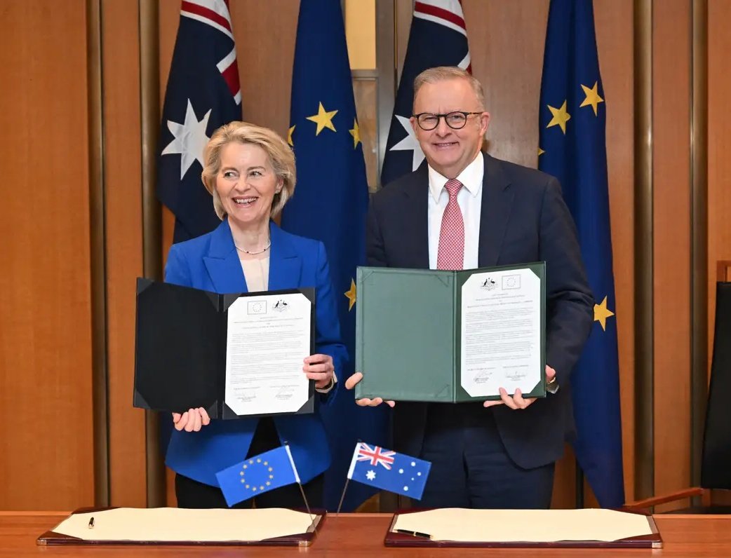 🇪🇺🇦🇺 | Após 8 anos, UE e Austrália fecham acordo de livre comércio. Além dos bens de consumo e isenções o acordo mostra que o bloco europeu está atento as questões da geopolítica global e deram um passo importante em direção aos minerais críticos australianos.

Imagem: Lukas Coch