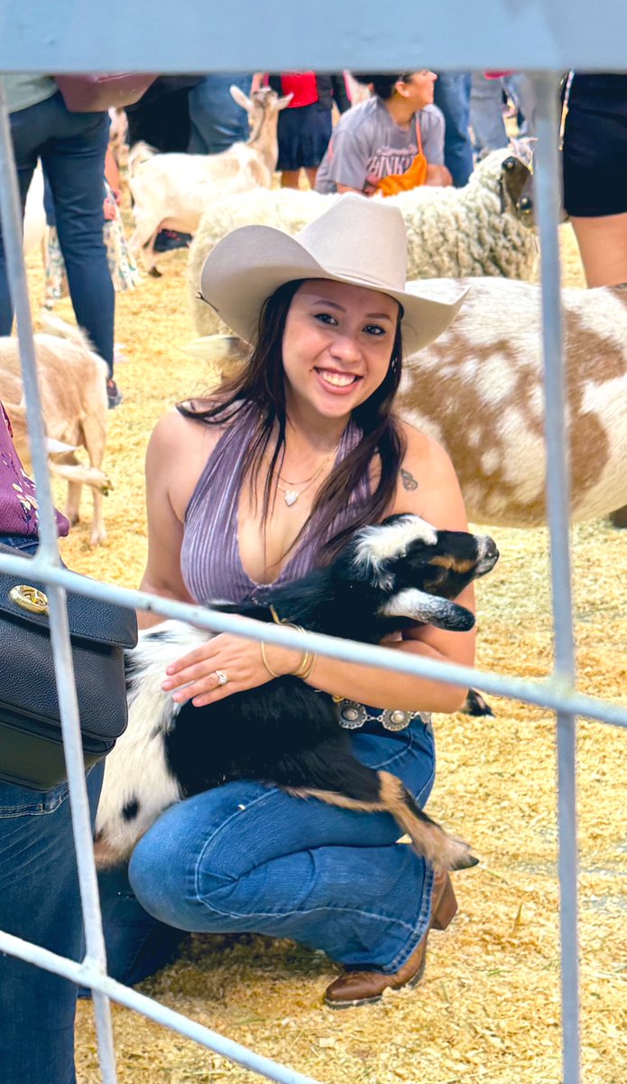 Gelli's tweet photo. Yeehaw 🤠 https://t.co/EAuquUKKzt