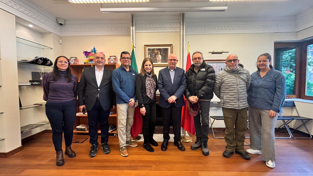 afierrog's tweet photo. Fue un verdadero gusto recibir en @ConsulmexETB  a la productora de Televisa/Univisión @RosyOcampo junto con su equipo, que  iniciarán los preparativos de filmación de una telenovela que ocurrirá en los 2 países. ¡Gran oportunidad de mostrar sus riquezas y semejanzas! https://t.co/ywgRsRCsAH