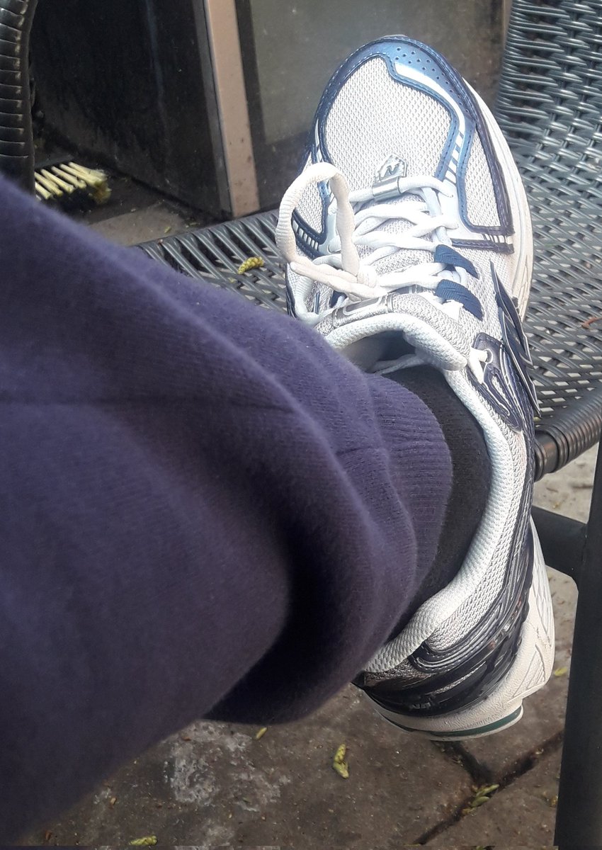 Paddy92197230's tweet photo. Need a subs head to be my footstool https://t.co/s7LGG9YVuj