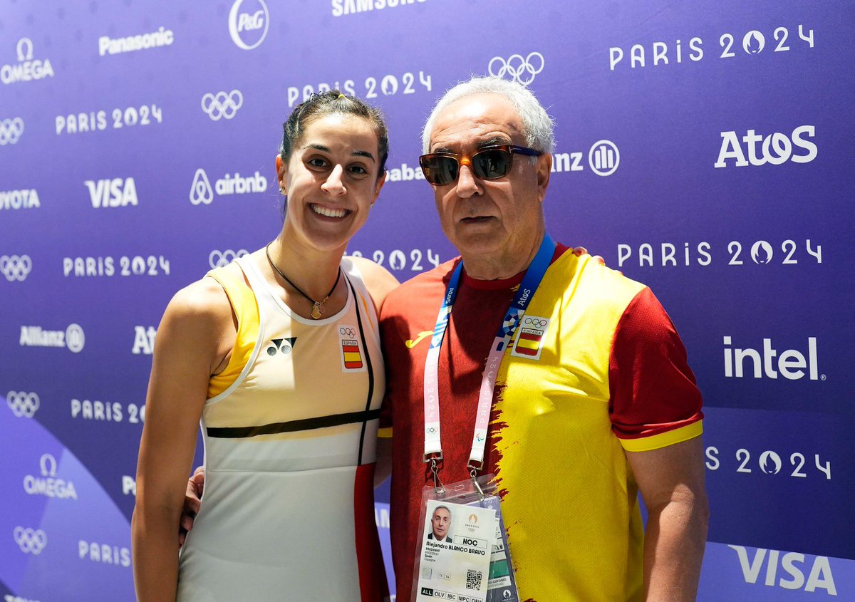 COE_Presidente's tweet photo. Hay deportistas que cambian la historia de un país.
Y tú, Carolina, lo has hecho con todos nosotros.

Una niña de Huelva que llegó a lo más alto en un deporte dominado por los países asiáticos.
Algo imposible de explicar. https://t.co/K3A2XVbnxE