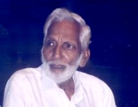 Tanwar_Indian's tweet photo. 'कोविलन' के नाम से प्रसिद्ध मलयालम लेखक, उपन्यासकार, स्वतंत्रता सेनानी एवं इतिहासकार श्री वी वी अयप्पन जी के कंदनस्सेरी (जिला थ्रीसुर, केरल) स्थित समाधि स्थल पर जाकर श्रद्धा के सुमन अर्पित किए।
'कोविलन' समकालीन भारतीय साहित्य के सबसे विपुल रचनाकारों में शामिल हैं। https://t.co/OViB6rxq7e