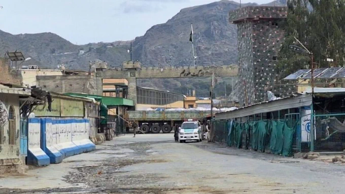 یوازې د افغان کډوالو پر مخ د تورخم لارې محدود پرانیستل