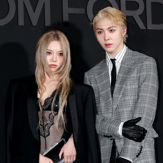 Annie calling Bailey hot after seeing the Tom Ford pics today, and then just calling Woochan’s gloves ‘cool’, shes so- 😭 

🦎: Also, you look insanely good today, so hot ❤️‍🔥

🦎: Mr. Jo Woochan, your gloves are cool too~ Looks like you washed your hair today~