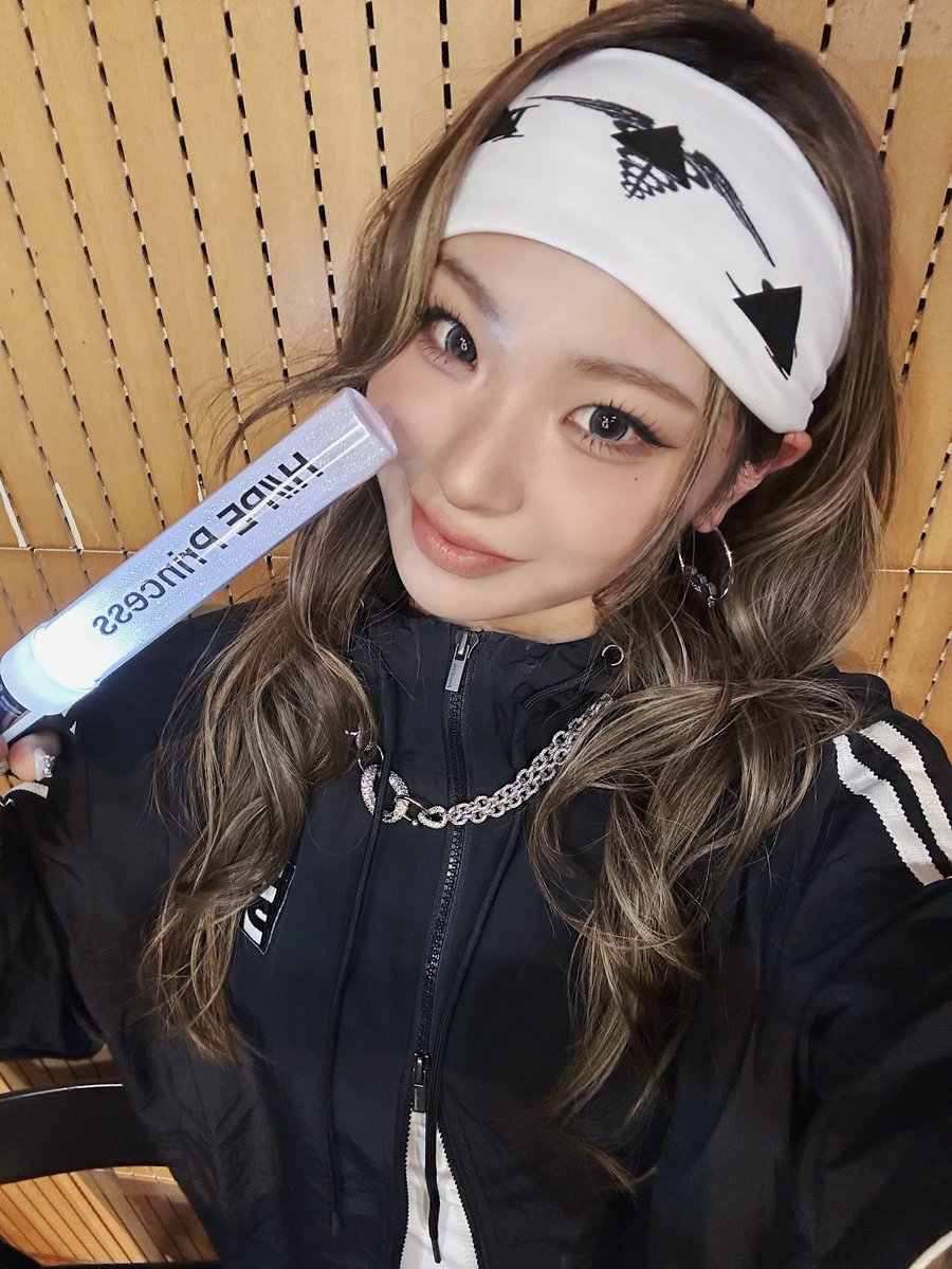 hiipe_princess's tweet photo. [✨] 𝑴 𝑪𝑶𝑼𝑵𝑻𝑫𝑶𝑾𝑵 : 𝑺𝑷𝑬𝑪𝑰𝑨𝑳 𝑺𝑻𝑨𝑮𝑬

#HIIPE_Princess #하입프린세스 #ハイププリンセス
#RINO #NIKO #SUJIN https://t.co/wqr0EBWKBz