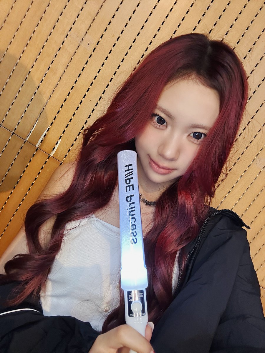 hiipe_princess's tweet photo. [✨] 𝑴 𝑪𝑶𝑼𝑵𝑻𝑫𝑶𝑾𝑵 : 𝑺𝑷𝑬𝑪𝑰𝑨𝑳 𝑺𝑻𝑨𝑮𝑬

#HIIPE_Princess #하입프린세스 #ハイププリンセス
#RINO #NIKO #SUJIN https://t.co/wqr0EBWKBz