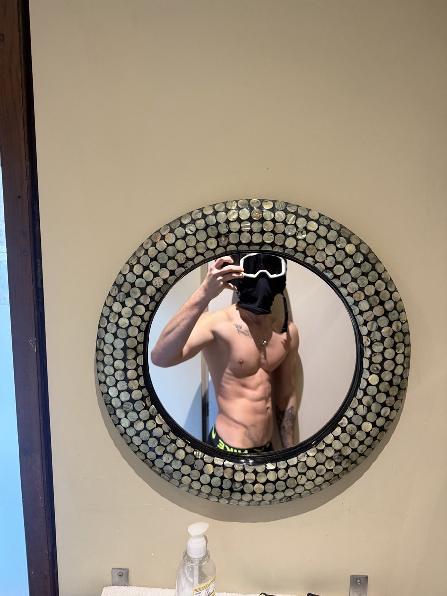 Alpha_Camz24's tweet photo. Fresh off the snow 😈 ❄️ https://t.co/FdyycjDbcm