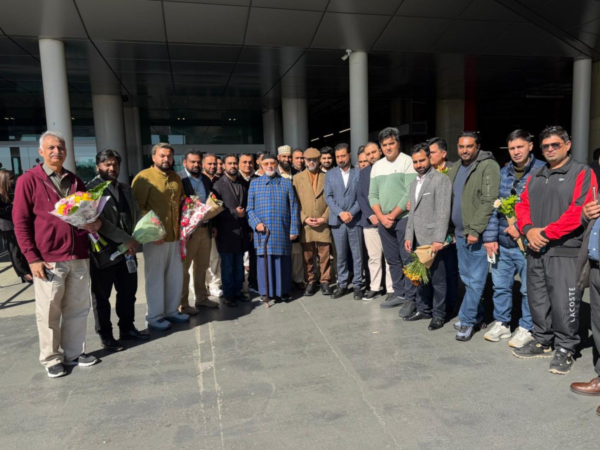 Lisbon, Portugal: His Eminence Shaykh-ul-Islam Dr. Muhammad Tahir-ul-Qadri arrived at Lisbon International Airport, where he was warmly welcomed by Chairman Supreme Council, Prof. Dr. Hassan Mohiuddin Qadri.

Upon his arrival, His Eminence Shaykh ul Islam received a heartfelt