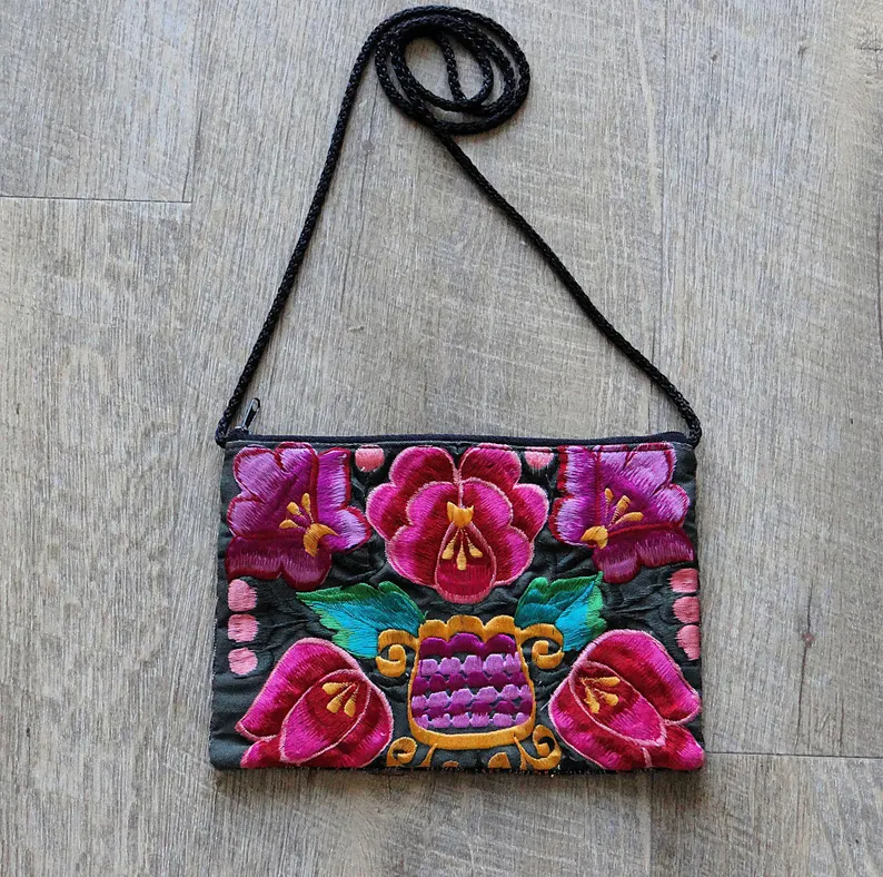elementsdeco's tweet image. Double-sided magic! Lightweight handmade Mexican crossbody bag.  Crafted by talented Mexican artisans – colorful, comfortable &amp;amp; full of soul. Shop now: authenticbyclaire.etsy.com/listing/430518… #MexicanBag #HandmadeBag #EmbroideredBag #MexicanArtisan #CrossbodyBag #BohoStyle #wiseshopper