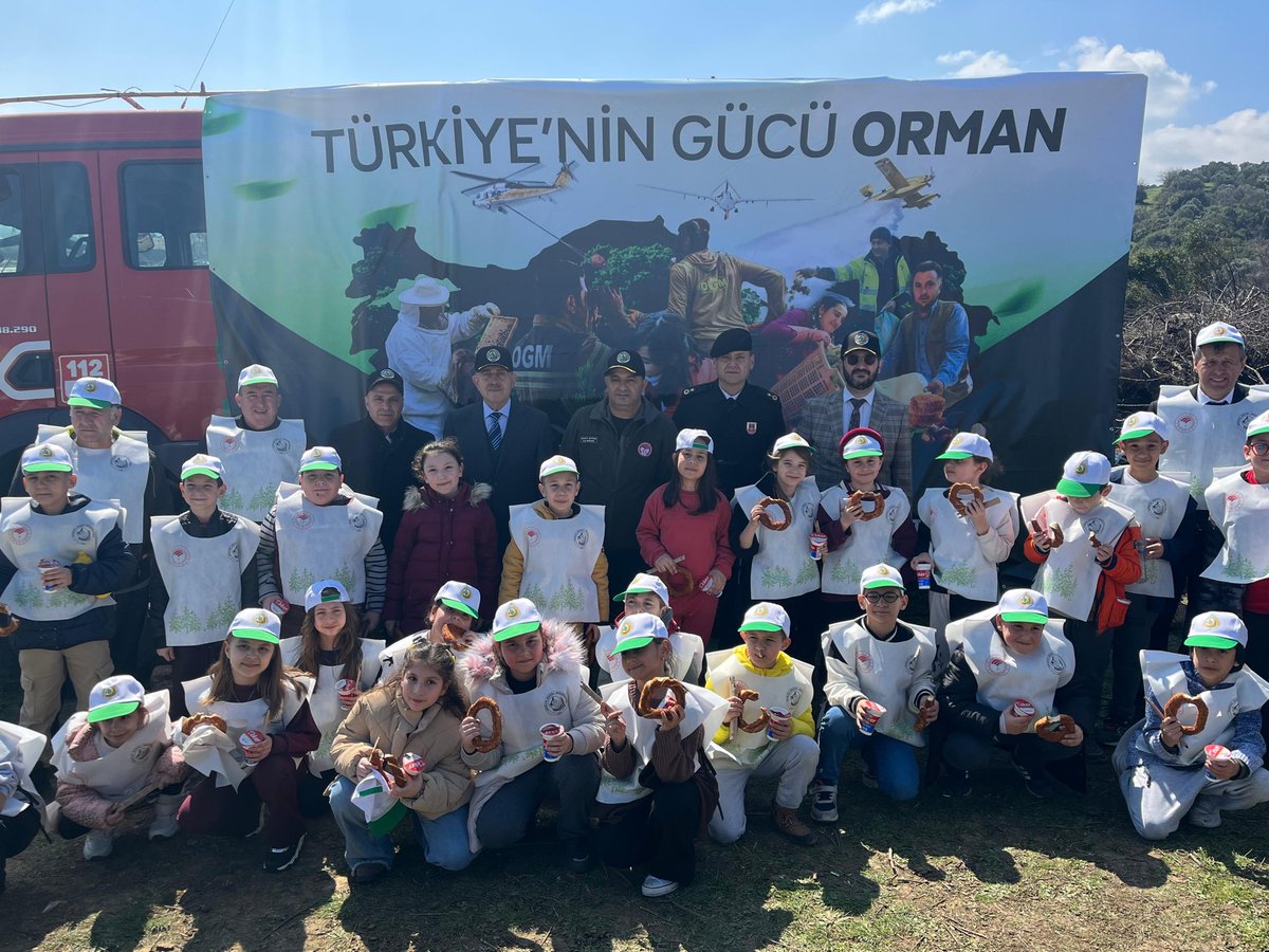 Kaymakamımız Cemalettin YILMAZ, 21 Mart Dünya Ormancılık ve Orman Haftası münasebetiyle düzenlenen “Türkiye’nin Gücü Orman” ağaç dikim programına katıldı.🌲🌿🇹🇷
#YeşilVatan
#OrmanHaftası