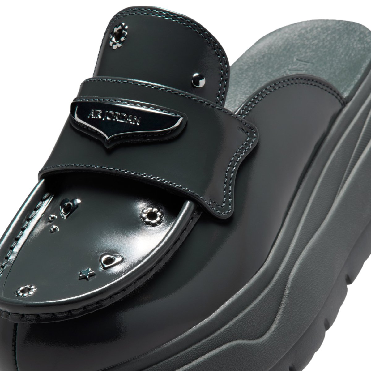 2026年 3/29 発売】 NIKE W AIR JORDAN Loafer Mule “Anthracite