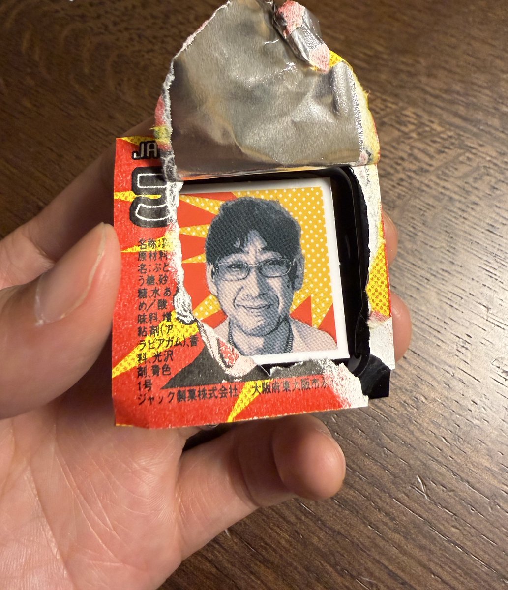 morimotoshoji's tweet photo. こないだ東大阪でレンタルされたときもらった「この人だ〜れ？」東大阪版を開封。しらんおっさんのシールが集まった https://t.co/kVCltzzPSy