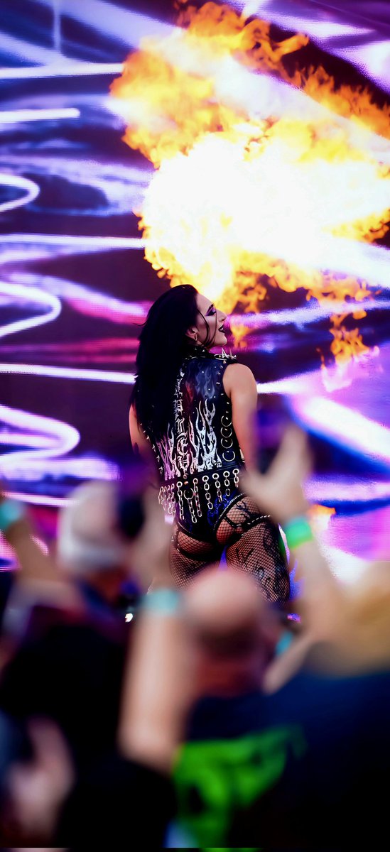 auro; rhea ripley 🔥 tweet media