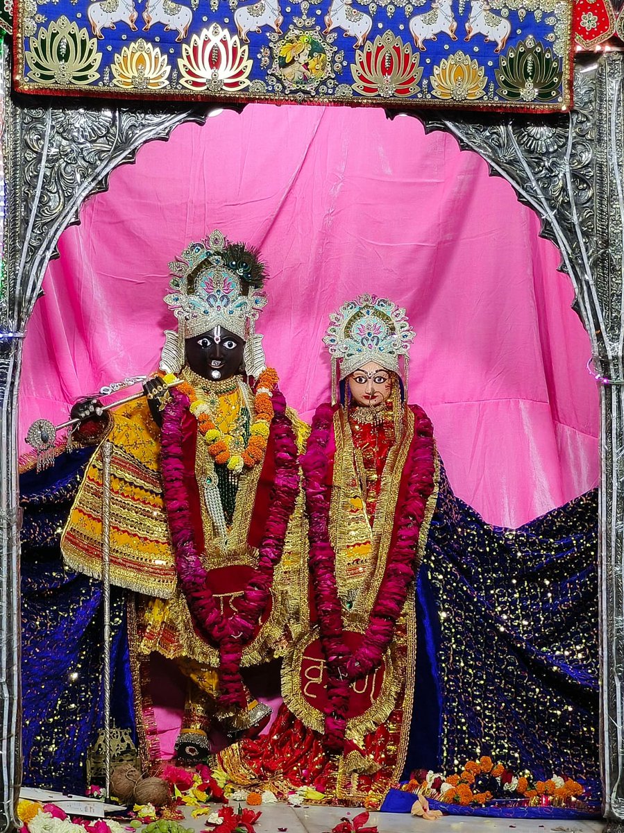 ❤️ जय श्री कृष्ण ❤️
श्री किशोर जी मंदिर पन्ना म. प्र. से भगवान श्री राधा कृष्ण के दिनाँक 26.03.2026 के श्रृंगार दिव्य दर्शन 🔱🚩