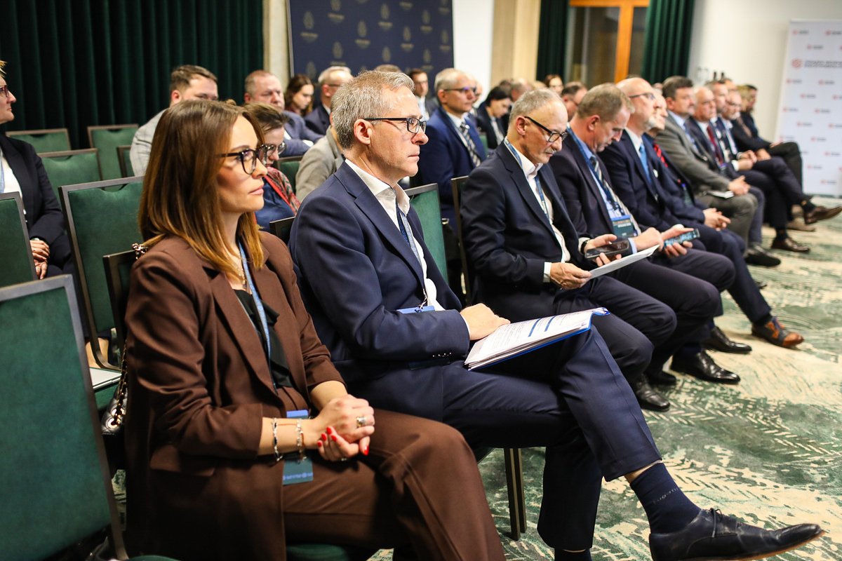 Adam Struzik tweet media