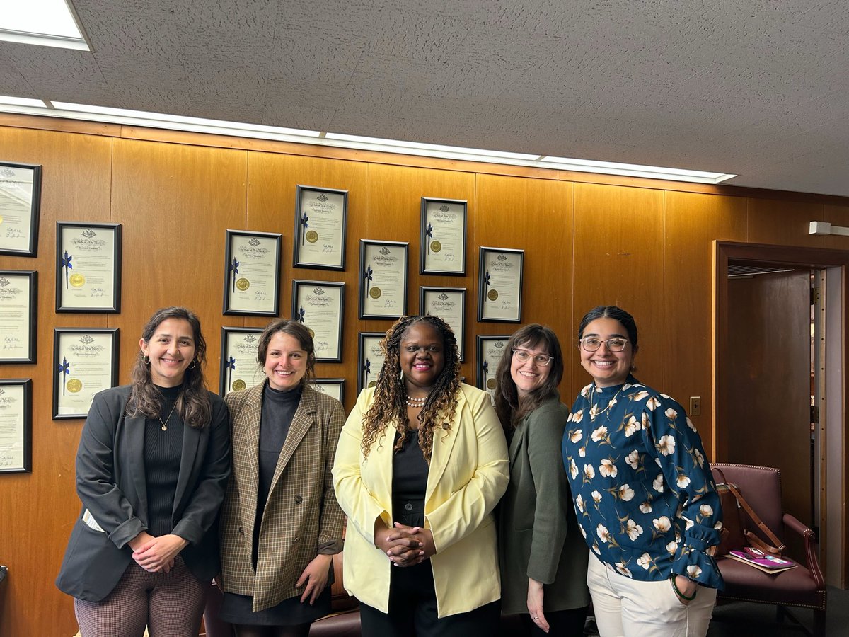 Lea Webb tweet media