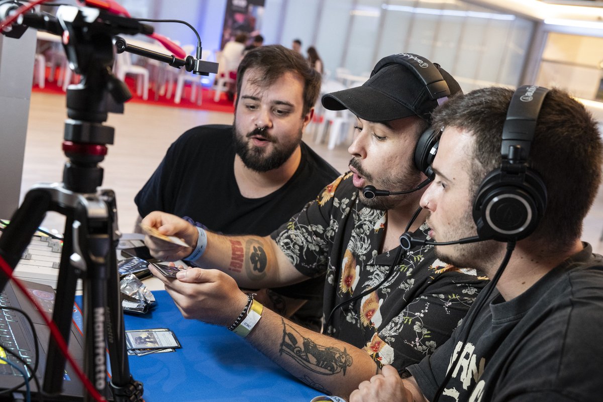 Deck Holidays tweet media