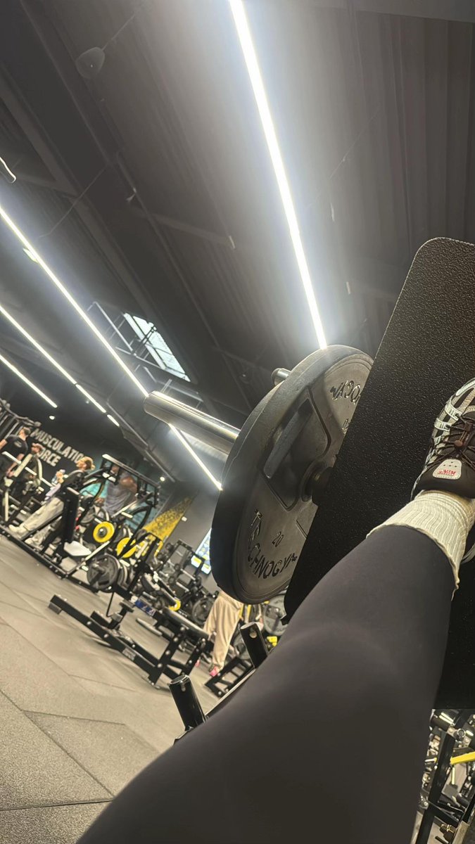 𝜗𝜚 tweet media