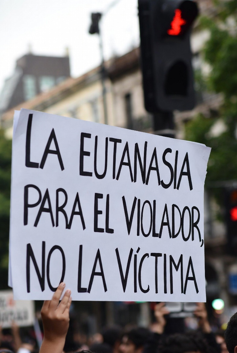 Informant25's tweet photo. @sandrabronzina Apoyo la moción. Delito grave de inmigrante, que le hagan el favor de aplicarle la eutanasia, y de paso donación de órganos para compensar el daño hecho. https://t.co/SjmEz0Ta2A