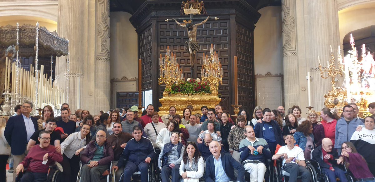 ACTUALIDAD | Un numeroso grupo de usuarios de <a href="/Ninosconamor/">Niños con Amor</a> han visitado esta mañana los pasos de nuestra Archicofradía. 

☕️ Previamente, el grupo de Caridad de la Hermandad les ha agasajado con un desayuno en el patio de los naranjos de la Colegial.

🔗 hermandaddelamor.net/archivos/10070