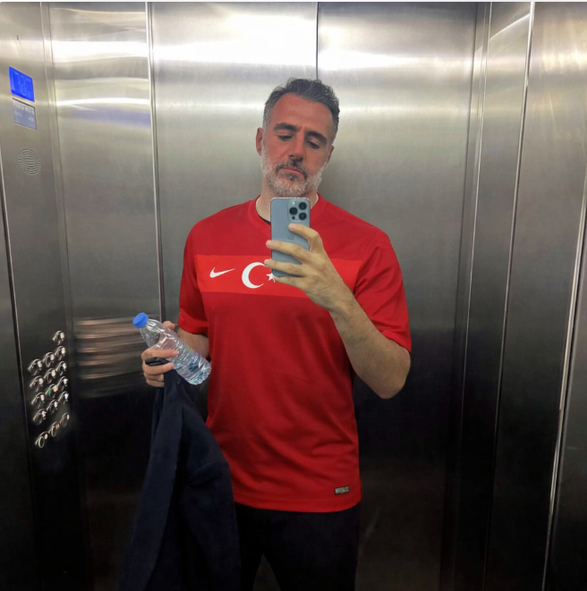 Bu akşam,
TÜRKİYE - ROMANYA maçı için Tüpraş Standın'da yerimi alacağım.
Gelecek dostlarım varsa 18.30 da Kazan'da olacağım.
Son Dakikaya Kadar Susmak Yok.
#millitakım #BizimÇocuklar #BizeBiŞeyOlmaz