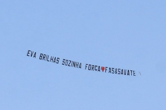 Em resposta à pessoa que disse que quem manda aviões devia de levar 3 chapadas na tromba!!
Gostei!! 👍😁✈️
Não são precisos aviões para influenciar tudo o que se sente lá dentro, há sempre alguém que se encarrega de fazer acontecer o que dá mais jeito.
#sstvi