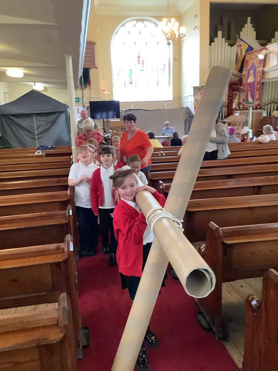 Y3HAS's tweet photo. Earlier this week, we got to visit church for a workshop and were able to immerse ourselves in the Easter story🌿🍞✝️ https://t.co/9ODSXQ2y04