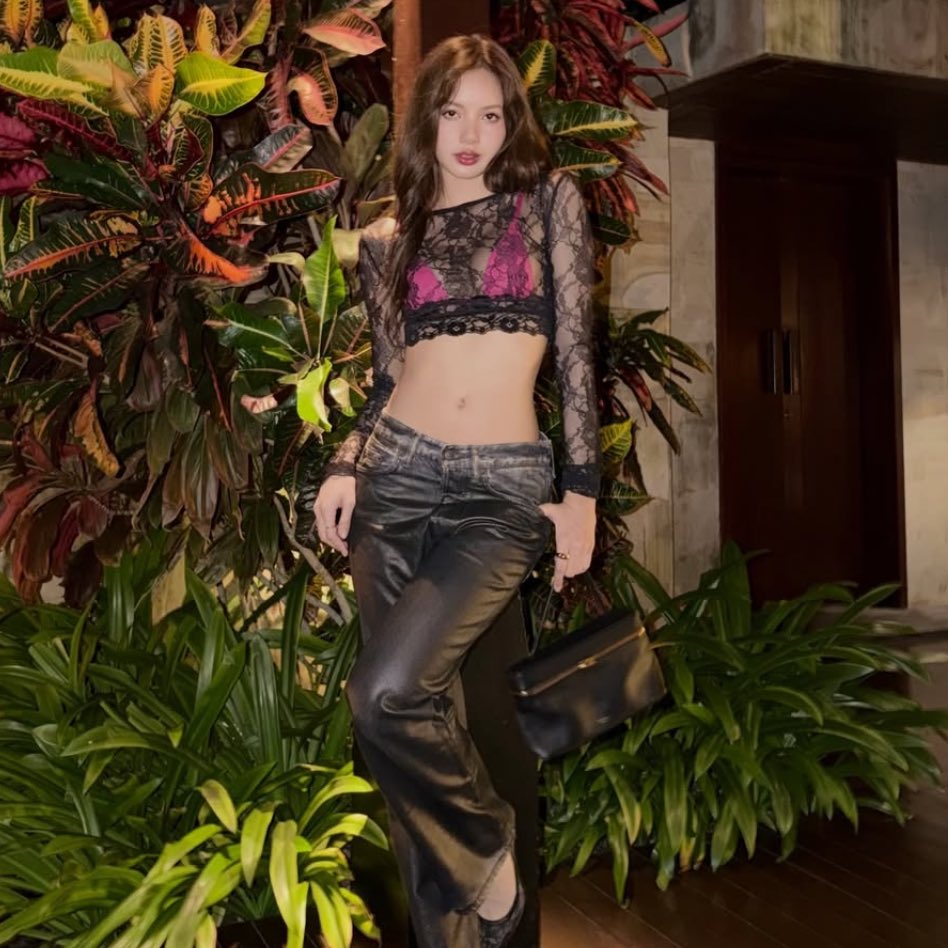 hourly lisa tweet media