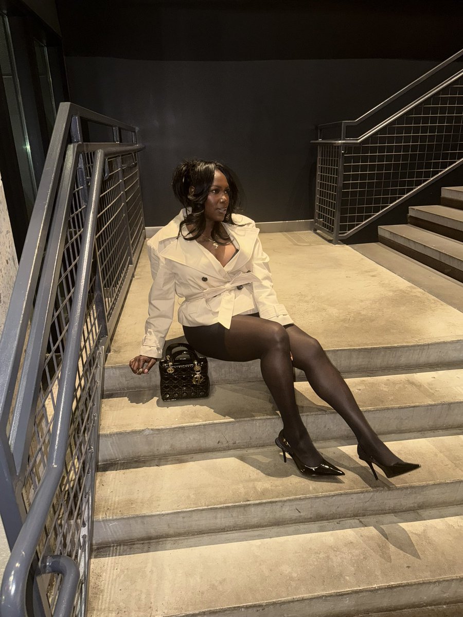 Cant say my name cuz a bitch gon spam me😅 tweet media