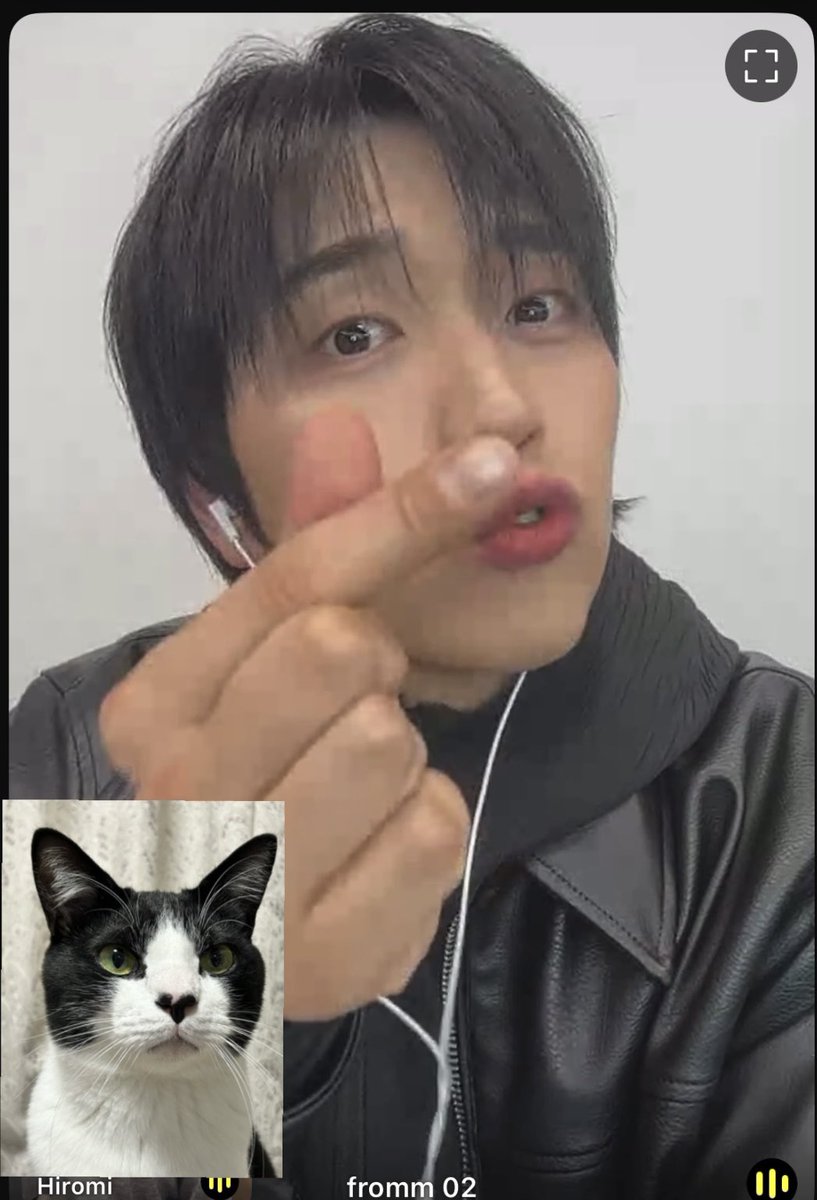 260326 HAPPY SANDEUL DAY 영통팬싸
サンドゥルさんに韓国まで行ったのに具合悪くなってサンドゥルデイ行けなかった事を直接伝えられたよ〜😭
カメラ持って行ったのに何も撮れなかったからフォトタイムやってもらった📸
ほんと可愛いねぇ😍
<a href="/SANDEUL920320/">삼돌</a> 
#B1A4 #산들