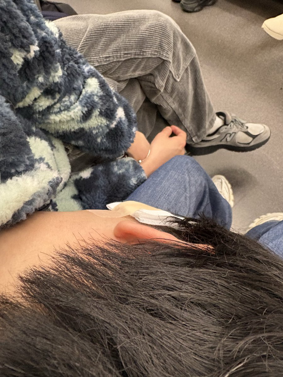 あべあね tweet media