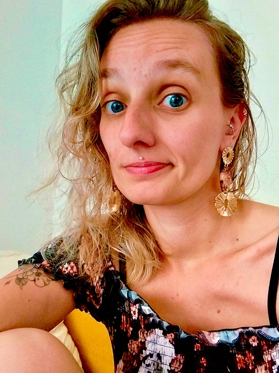 Lola l'infirmière 💉 tweet media