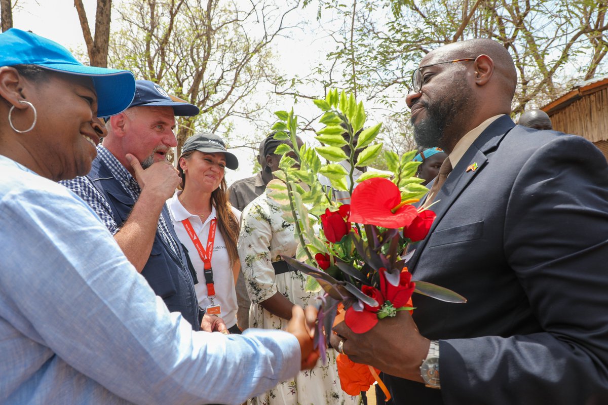 UNHCREthiopia's tweet photo. UNHCR was pleased to welcome 🇺🇸US Ambassador Ervin Massinga to #Gambella. In Jewi camp, he spoke with refugees, visited @UNHCREthiopia operations,  @WFP_Ethiopia food distribution and @ACF_Ethiopia nutrition sites. Grateful to @USEmbassyAddis for its vital support to refugees. https://t.co/KnEN7l8PAs