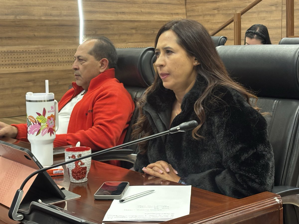 MujerGeneroCund's tweet photo. ✨🙋‍♀️La secretaria @BettyZorro, junto a su equipo de gerentes, participa en el control político de la @AsambleaCund presentando un informe detallado sobre las acciones, programas y proyectos de la @MujerGeneroCund en beneficio de las mujeres cundinamarquesas. 👩‍🌾🙆‍♀️💜 https://t.co/nEZc5wK65f