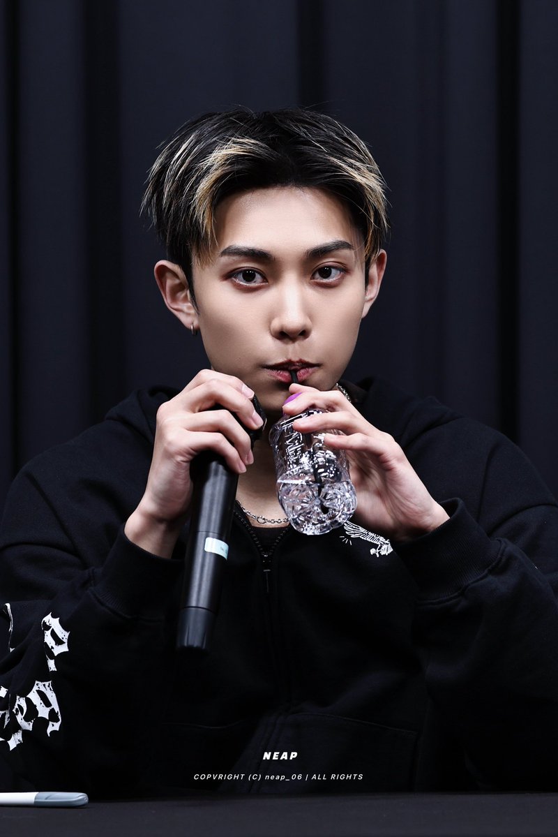 moOn 🍡 tweet media