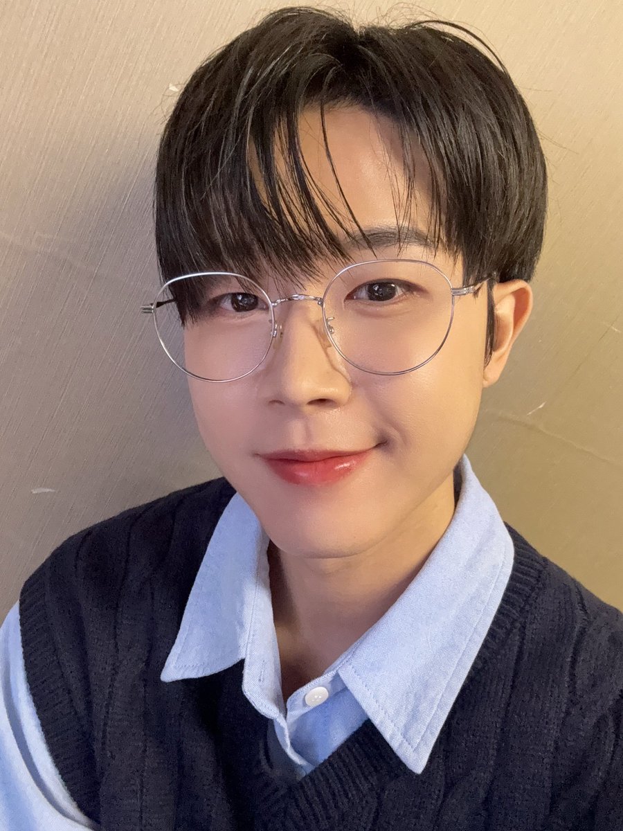 동현(DONGHYUN) tweet media