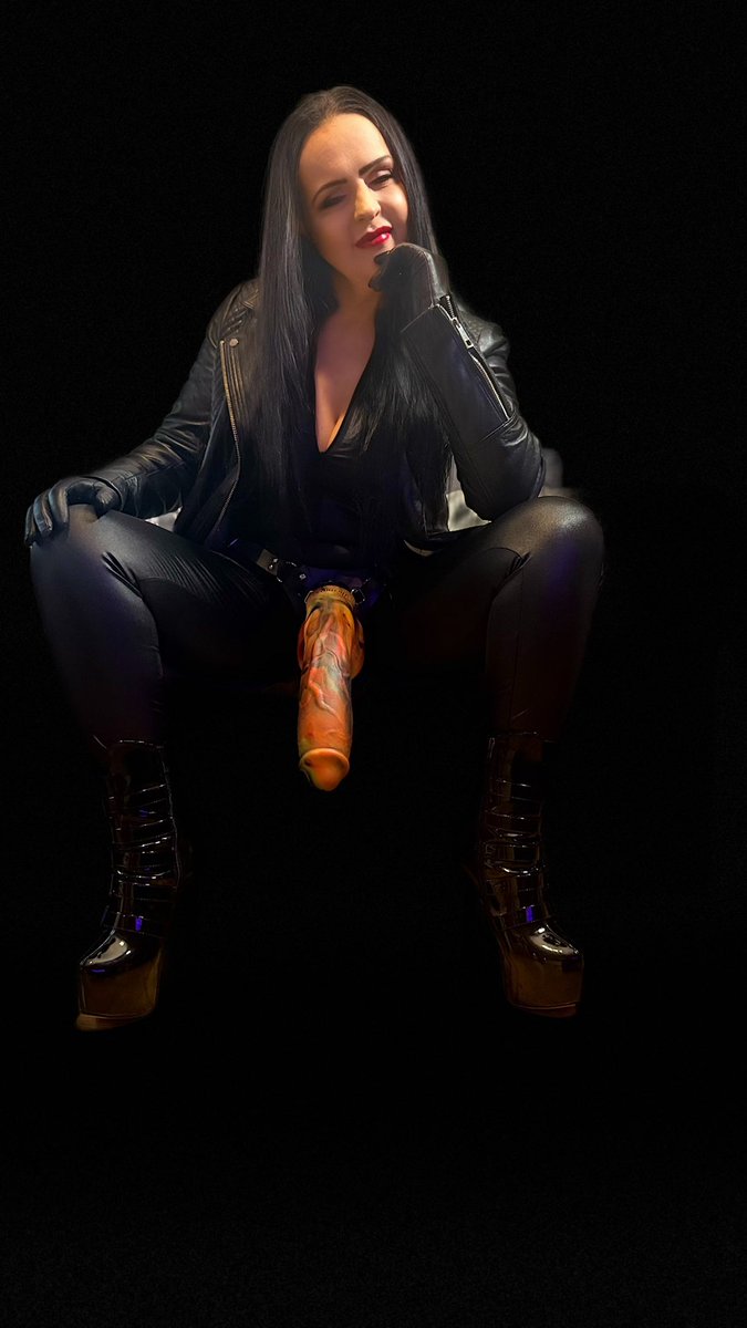 ®️ObeyLadyMK®️ tweet media