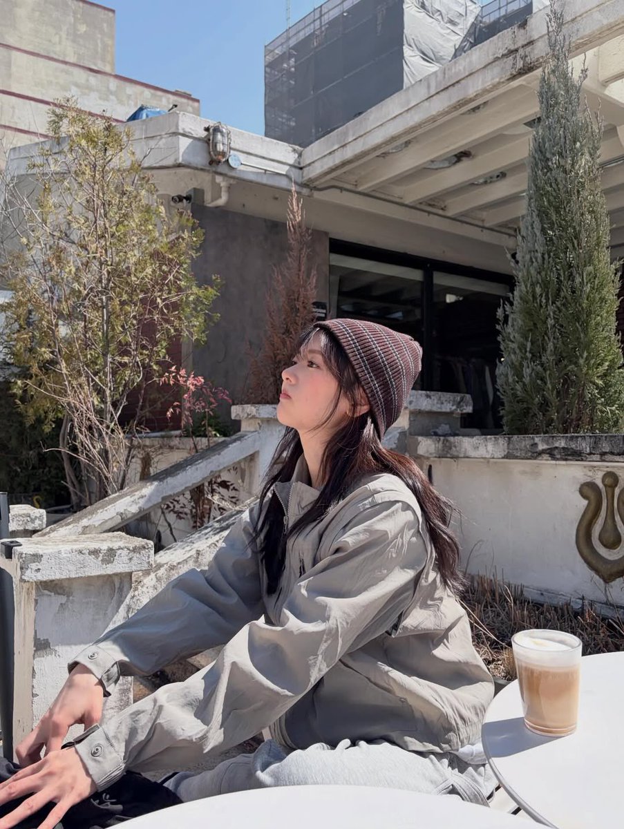 Mr. & Mrs. JUNG tweet media