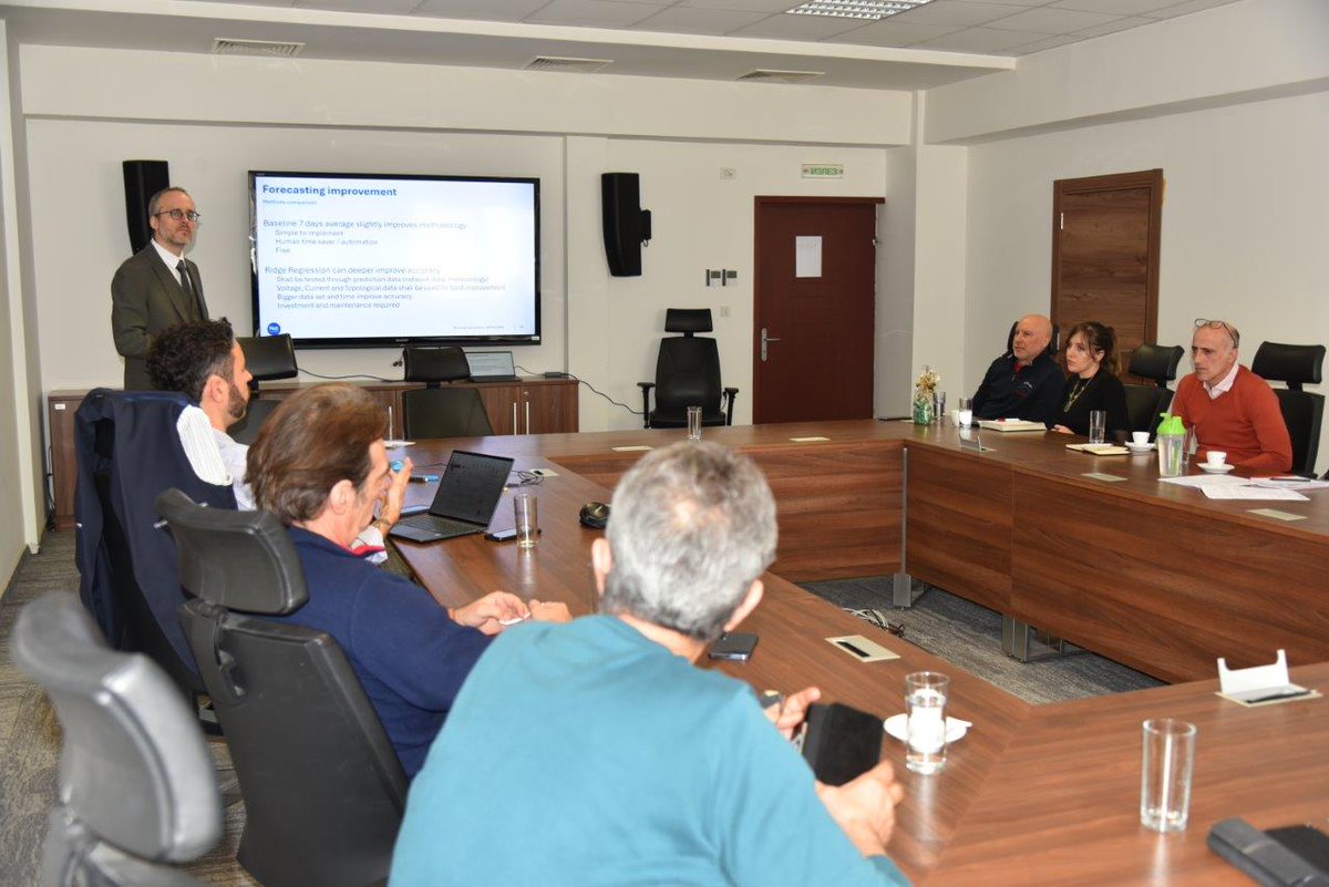 FranceMacedoine's tweet photo. 🇫🇷🇲🇰 Coopération énergétique en action !
Les 16-17 mars, un atelier #MEPSO–@RTE_Intl, financé par l’@AFD_France, a renforcé les capacités locales en équilibre offre-demande et gestion des pertes ⚡
➡️Objectif : un système électrique plus sûr, plus fiable et durable. https://t.co/XyMBd38QEC