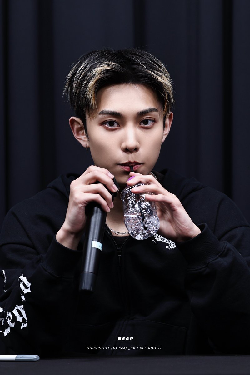 jet 🚬 tweet media