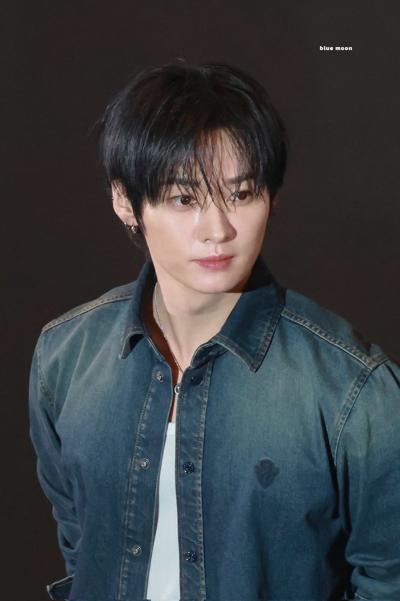 blue moon tweet media