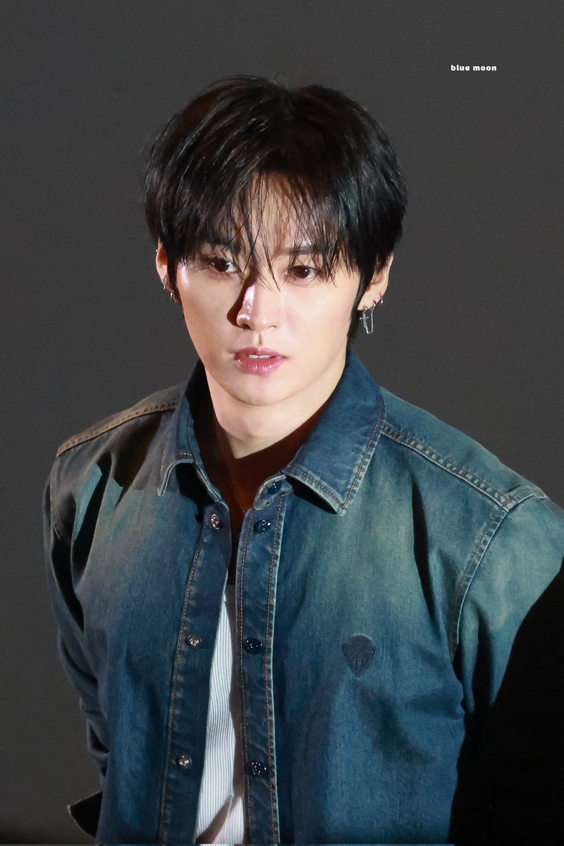 blue moon tweet media